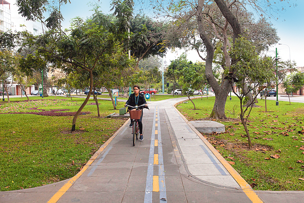 Integracion de Naturaleza en la ciudad- San Borja, Lima. Fotografia: Urbania.pe